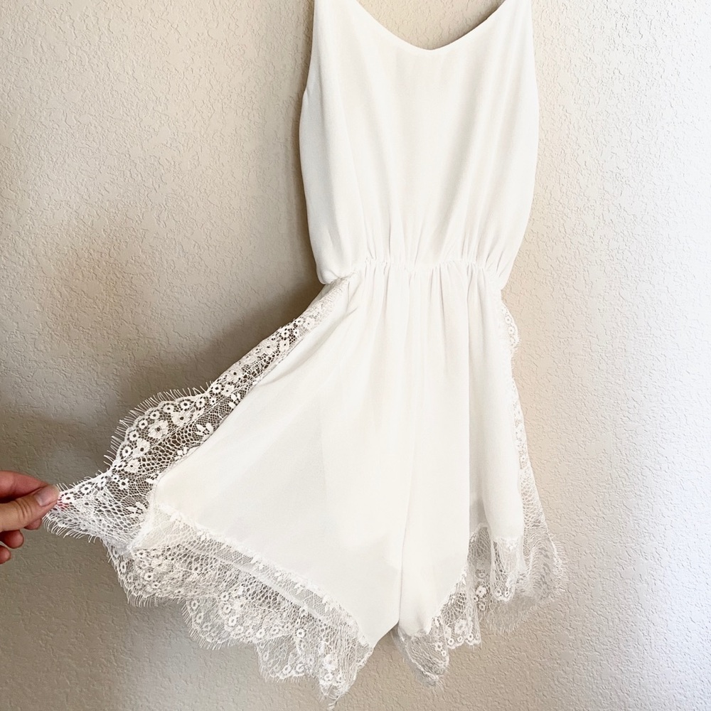 NWT! GORGEOUS WHITE CHIFFON/LACE ROMPER